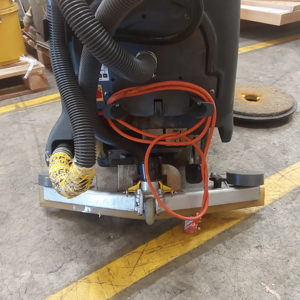 TASKI SWINGO 455 SCRUBBER DRYER