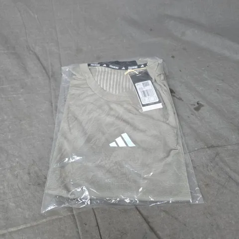 ADIDAS DESIGNED FOR TRAINING HIIT WORKOUT TEE IN SILVER GREY SIZE XL