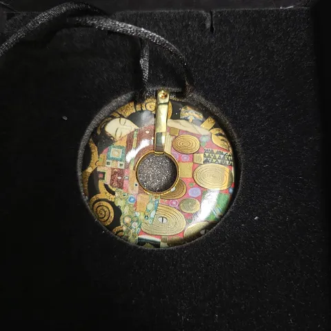 GOEBEL BIJOUX DEL ARTE PENDANT NECKLACE – CIRCULAR ENAMEL DESIGN