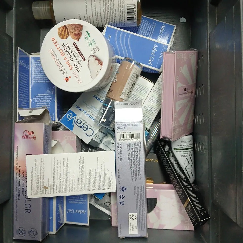 APPROXIMATEY 20 ASSORTED HEALTH AND BEAUTY PRODUCTS TO INCLUDE COLGATE TOOTHPASTE, MAN CAVE SHOWER GEL AND AVEENO SHAMPOO