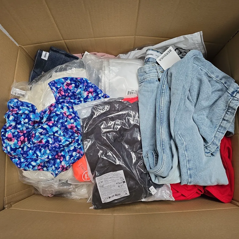 APPROXIMATELY 35 ASSORTED CLOTHING ITEMS IN VARIOUS SIZES, STYLES & COLOURS TO INCLUDE DRESSES, TOPS, JEANS, ETC - COLLECTION ONLY