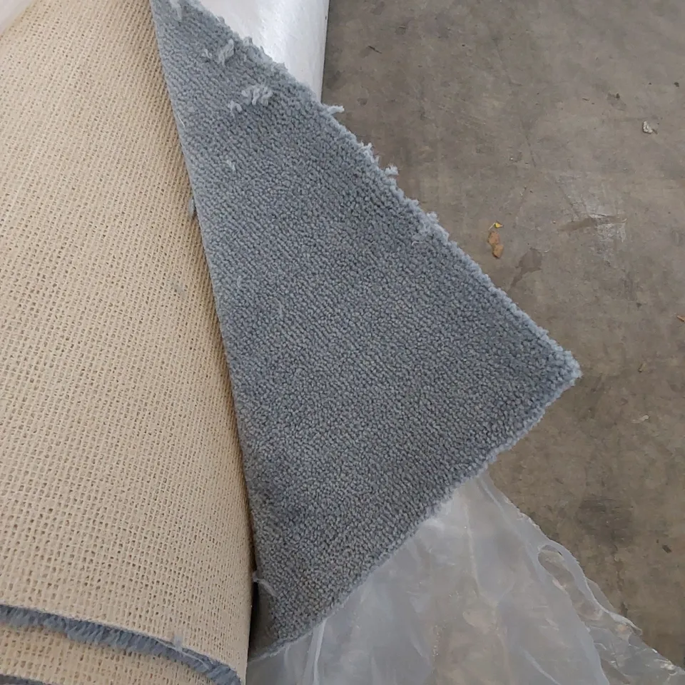 ROLL OF QUALITY ROYAL VELVET NASCOT CARPET // SIZE: APPROXIMATELY 4 X 3.7m