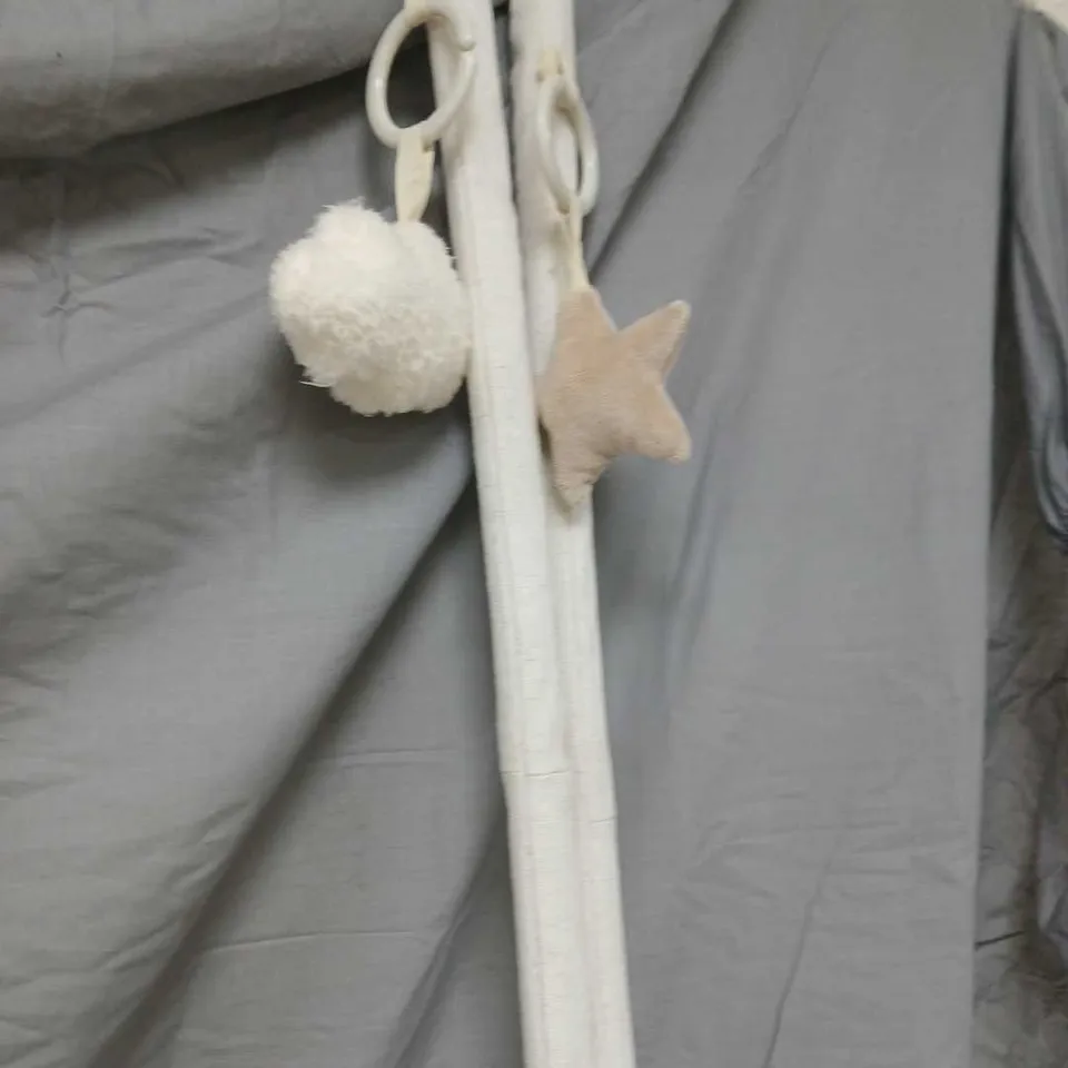 BABY NURSERY ROUND LOUNGE / BABY NEST WITH PLUSH INTERIOR AND STAR/POM-POM DECORATIONS (VERIFY MODEL)