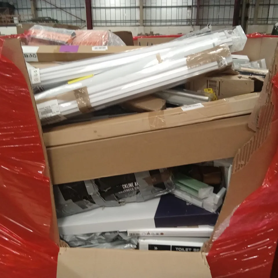 PALLET OF ASSORTED HOUSEHOLD GOODS AND PRODUCTS TO INCLUDE; BLINDS, TOILET SEATS ETC