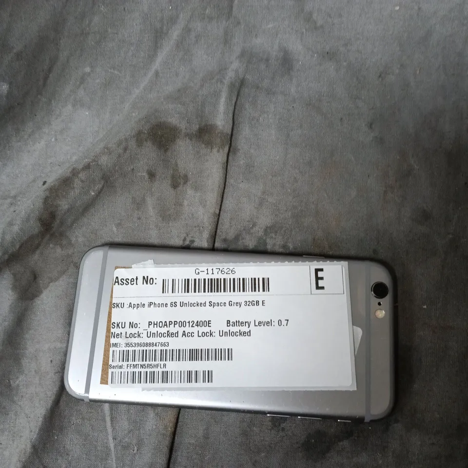 Apple iPhone 6s Space Grey 32GB – Unlocked (Cracked Screen)