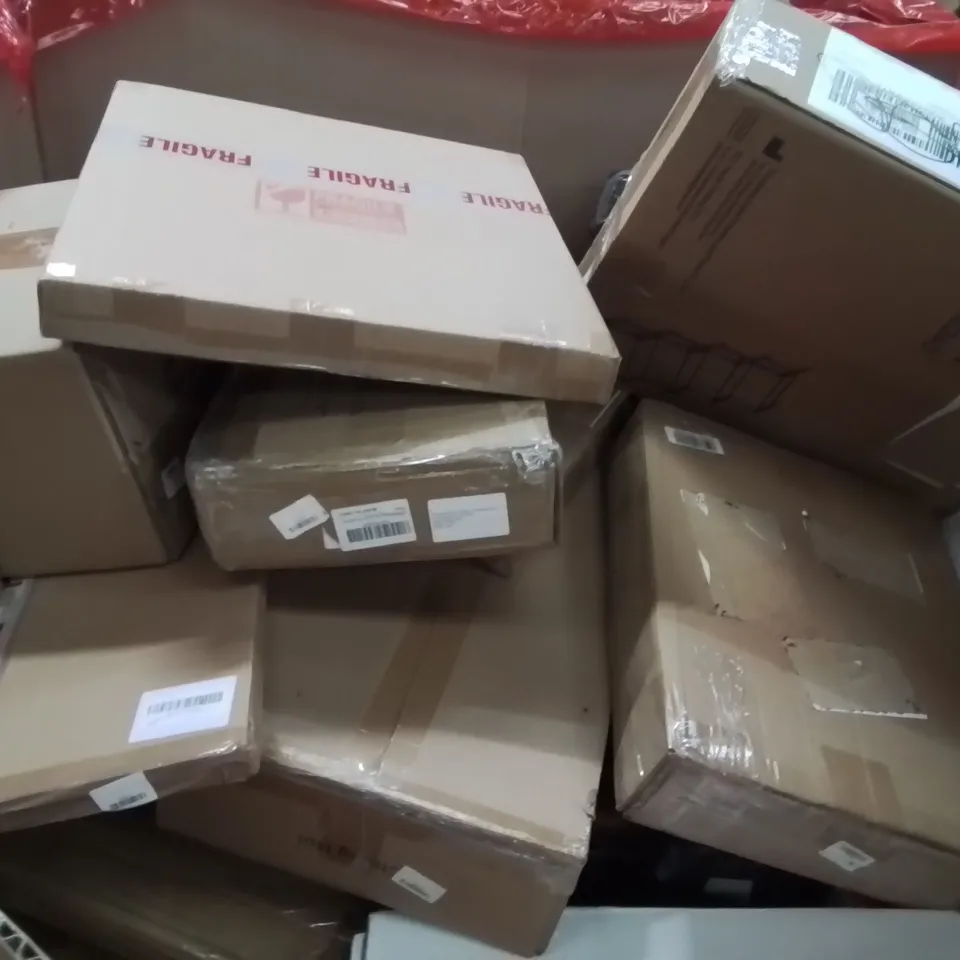 PALLET OF ASSORTED HOUSEHOLD GOODS AND PRODUCTS TO INCLUDE;WATER PUMP,RETRACTABLE SAFETY GATE,PET STAIRS