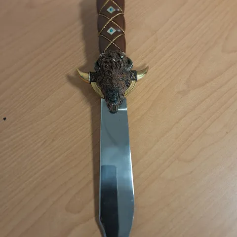 DECORATIVE BISON THEMED 8" HUNTING KNIFE