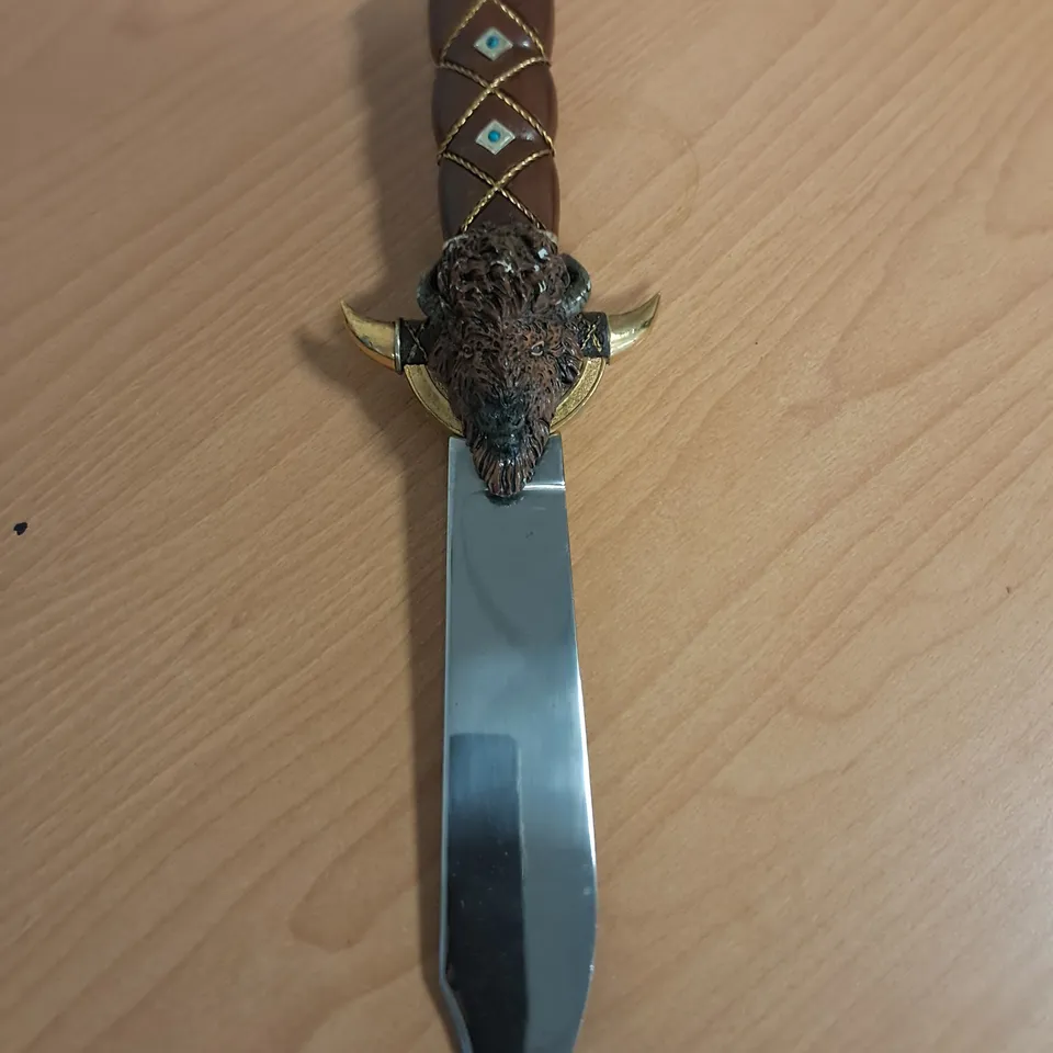 DECORATIVE BISON THEMED 8" HUNTING KNIFE