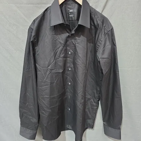 HUGO BOSS REGULAR FIT BLACK SHIRT – EASY IRON, UK 40 (NECK 15.75IN)