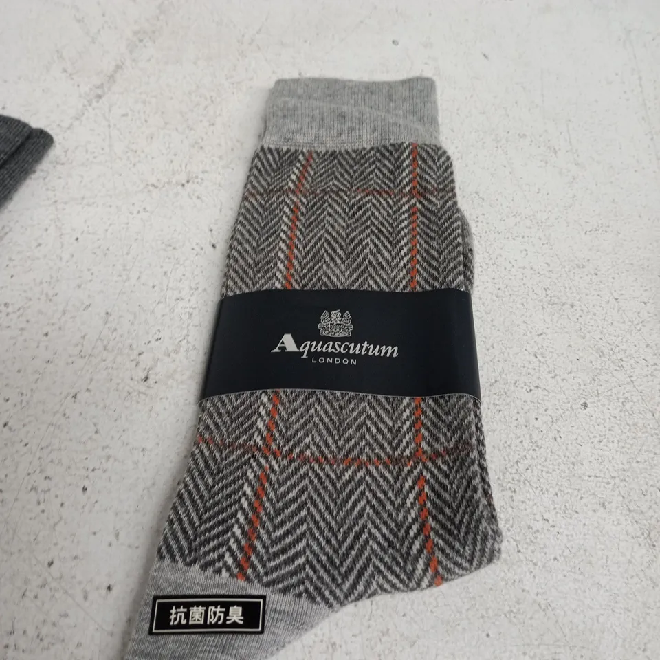 TWO DESIGNER SOCKS PAIRS: AQUASCUTUM LONDON AND DAKS LONDON, UK SIZE 6-7 (24-26CM)