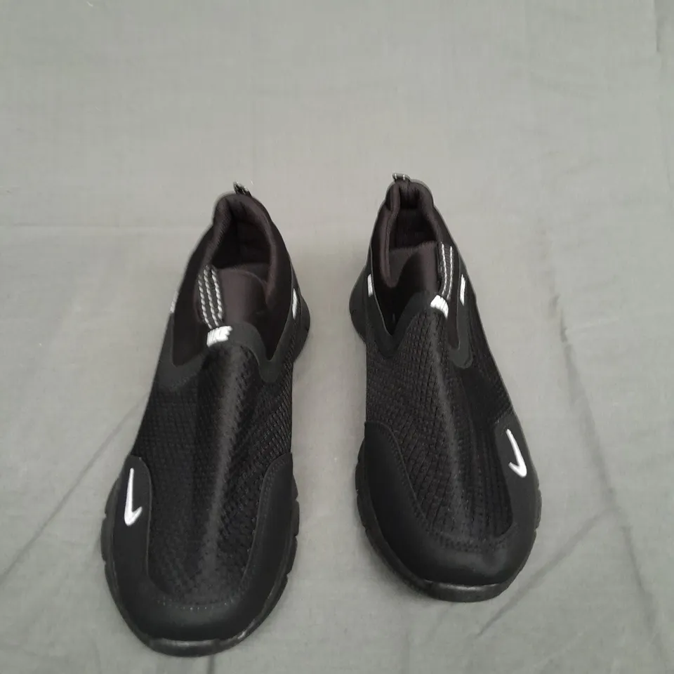 UNBOXED PAIR OF NIKE SLIP ON BLACK TRAINERS SIZE 40