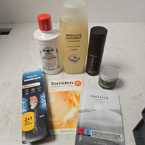 APPROXIMATELY 15 ASSORTED HEALTH & BEAUTY PRODUCTS TO INCLUDE TOOTHBRUSH HEADS, SHOWER GEL, BRIGHTENING MASK ETC 