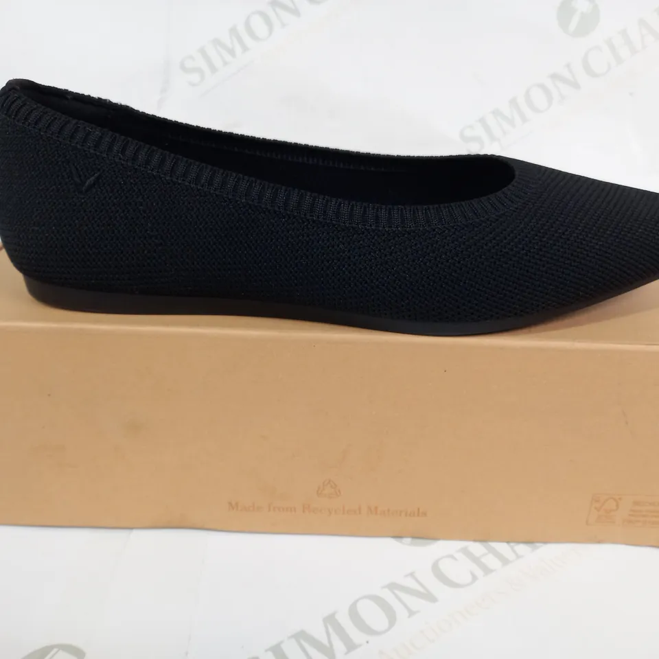BOXED PAIR OF VIVALA CLOSED POINTED TOE SLIP-ON SHOES IN BLACK EU SIZE 38.5