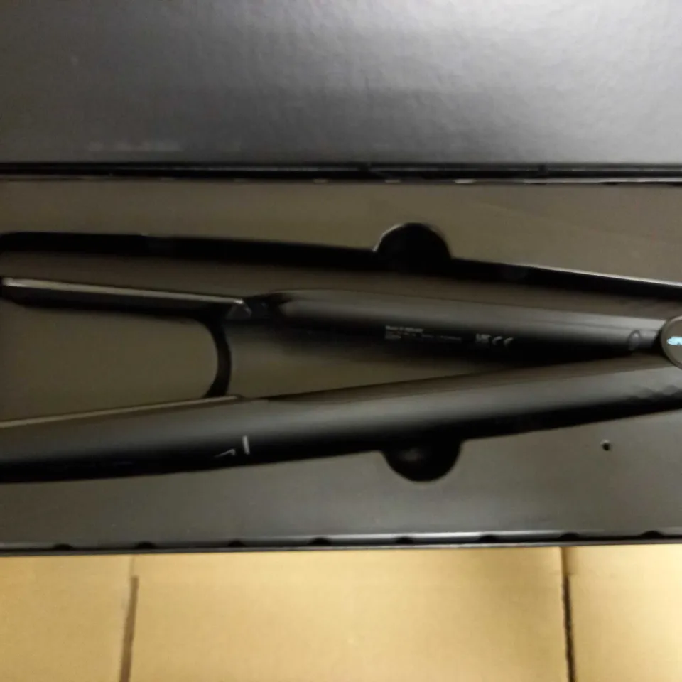 REVAMP PROGLOSS LIBERATE CORDLESS CERAMIC HAIR STRAIGHTENER