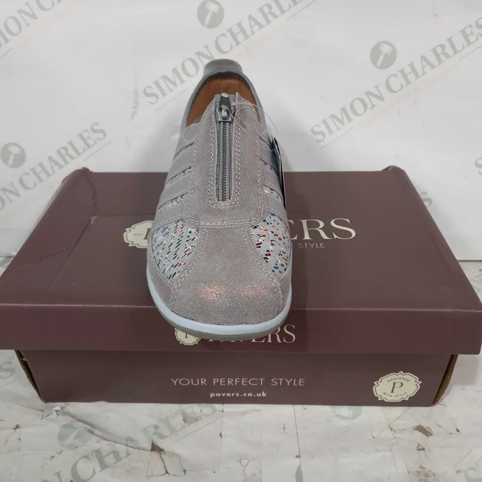 BOXED PAIR OF PAVERS SHOES IN BLUE/MULTICOLOUR UK SIZE 5