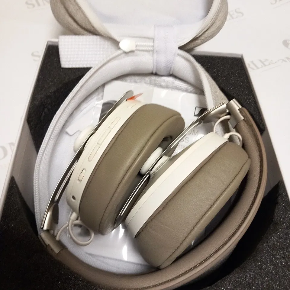 BOXED SENNHEISER MOMENTUM WIRELESS AROUND EAR HEADPHONES
