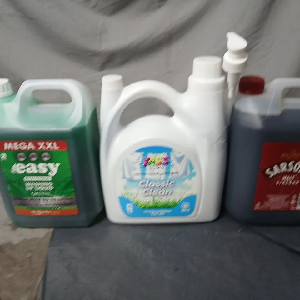 APPROXIMATELY 3 ASSORTED LIQUIDS TO INCLUDE MALT VINEGAR, CLASSIC CLEAN AND EASY WASHING UP LIQUID XXL