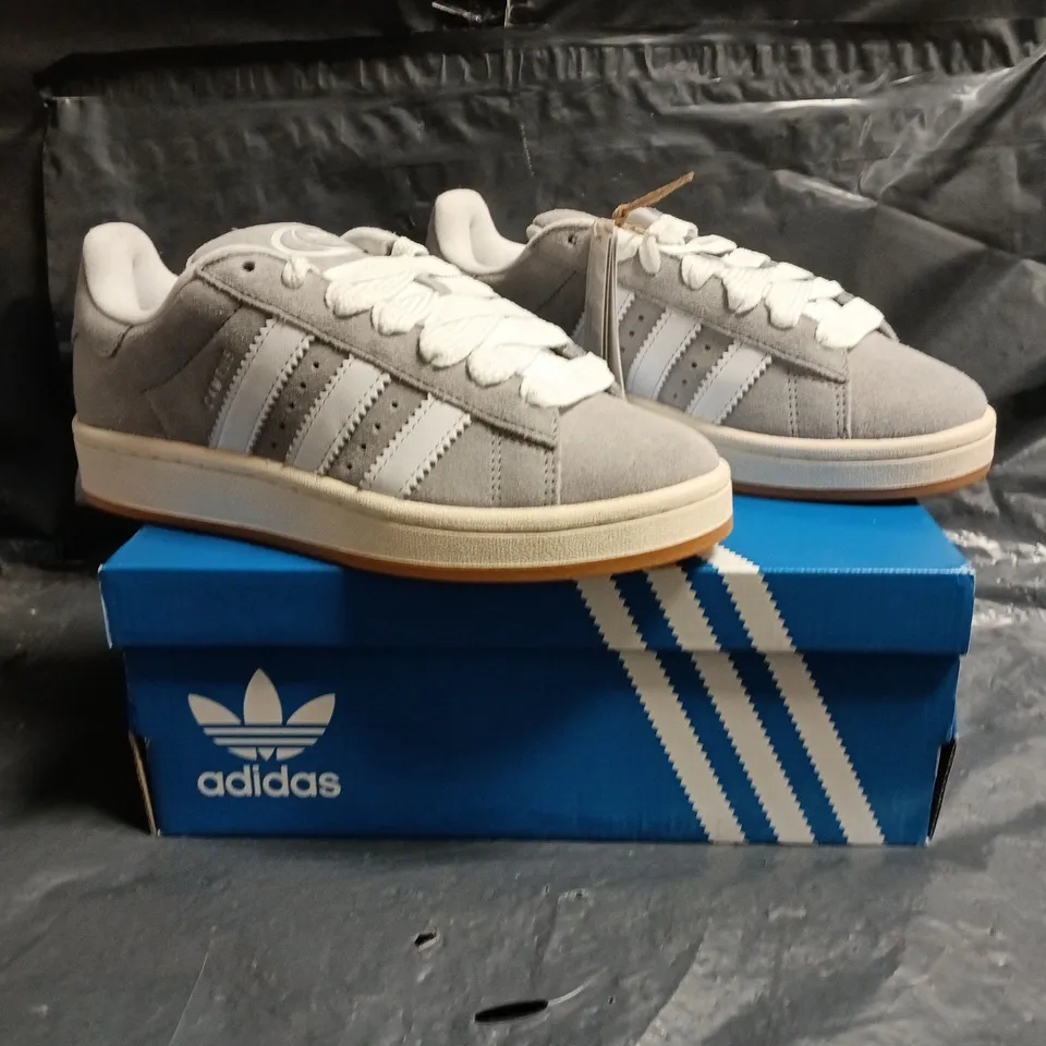 BOXED PAIR OF ADIDAS CAMPUS 00S TRAINERS IN GREY/WHITE SIZE UK 4.5