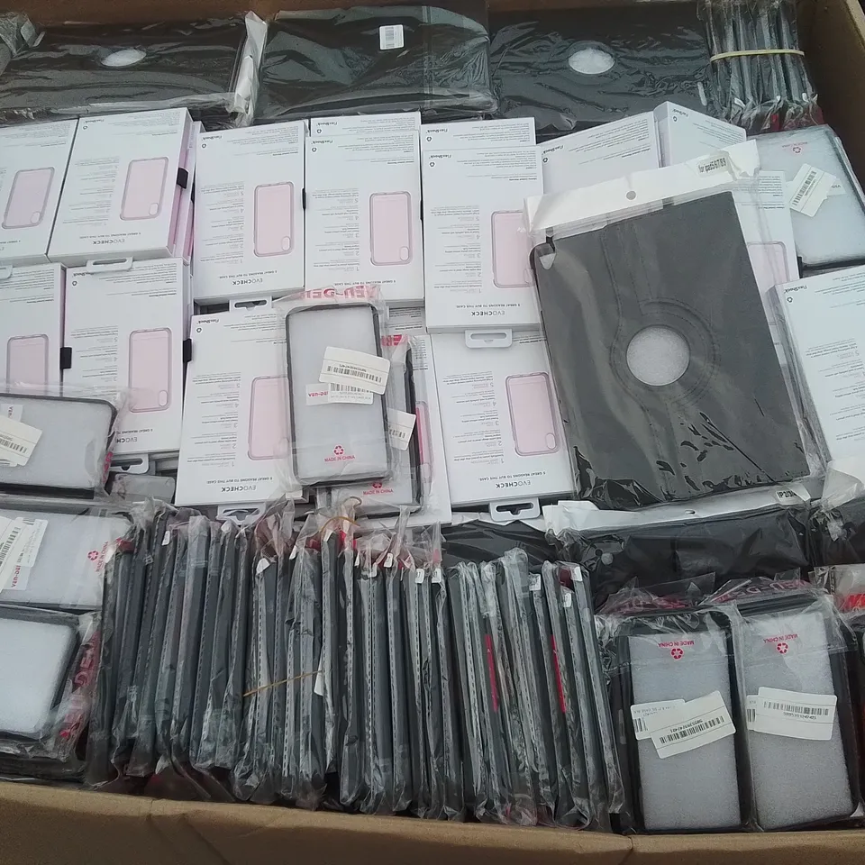 PALLET CONTAINING A LARGE QUANTITY OF ASSORTED BRAND NEW PHONE AND TABLET CASES 