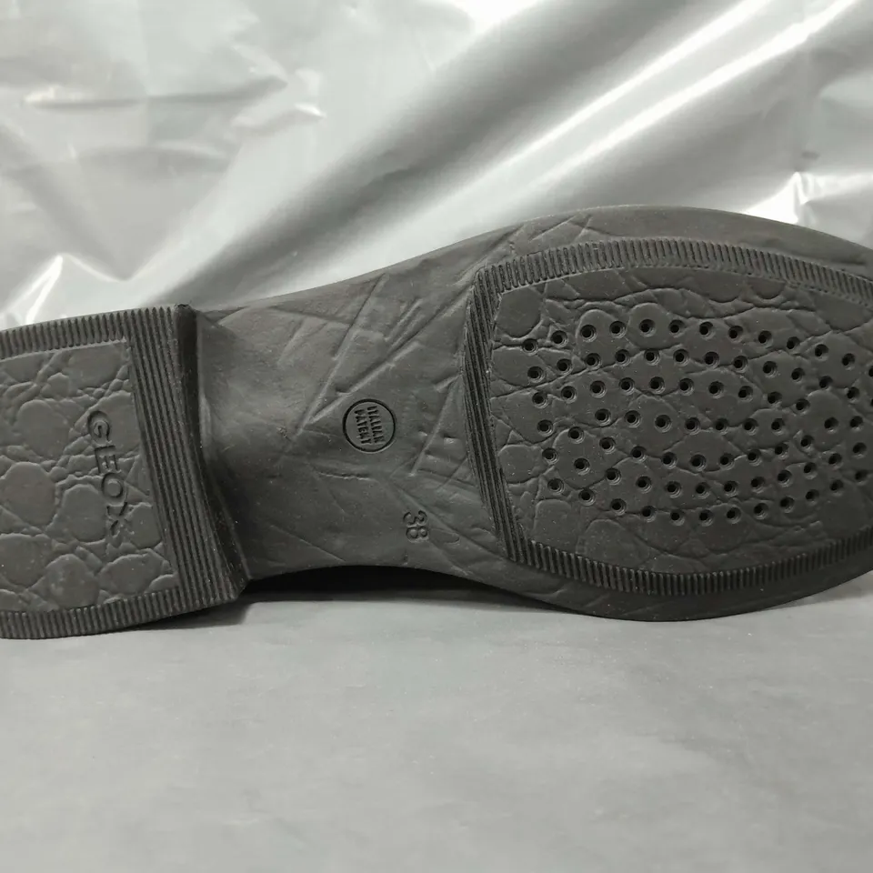 BOXED PAIR OF GEOX LOAFERS IN BLACK UK SIZE 5