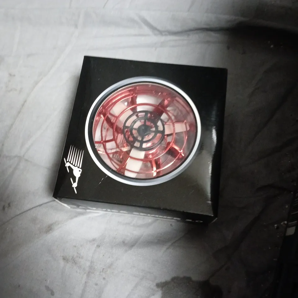 BOX OF APPROXIMATELY 10 ASSORTED TOYS INCLUDING FIDGET SPINNER , HAND STRESS BALLS AND WIRED REMOTE CONTROLLER 