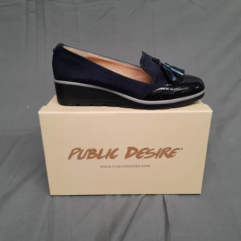 BOXED PAIR OF PUBLIC DESIRE NAVY/BLACK PUMP SIZE 5