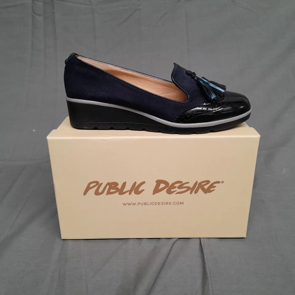 BOXED PAIR OF PUBLIC DESIRE NAVY/BLACK PUMP SIZE 5
