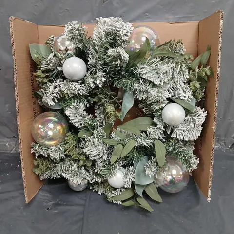 BOXED WINTER FROST CHRISTMAS WREATH