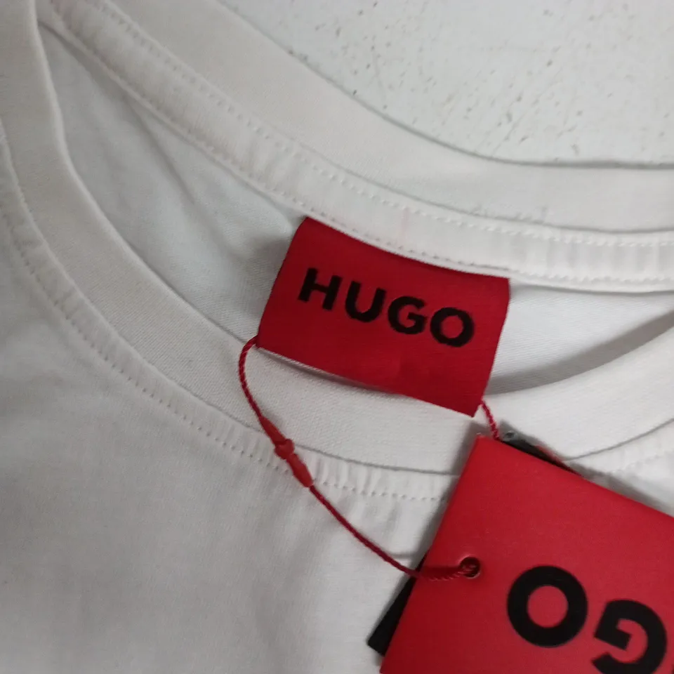 HUGO LOGO SS TEE IN WHITE - LARGE