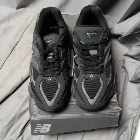 NEW BALANCE 9060 SNEAKERS – MEN’S, GREY/BLACK, UK 6