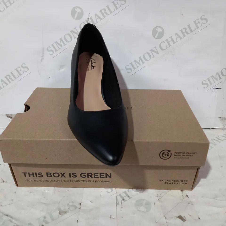 BOXED PAIR OF CLARKS CLOSED TOE LOW HEEL LEATHER SHOES IN BLACK UK SIZE 4