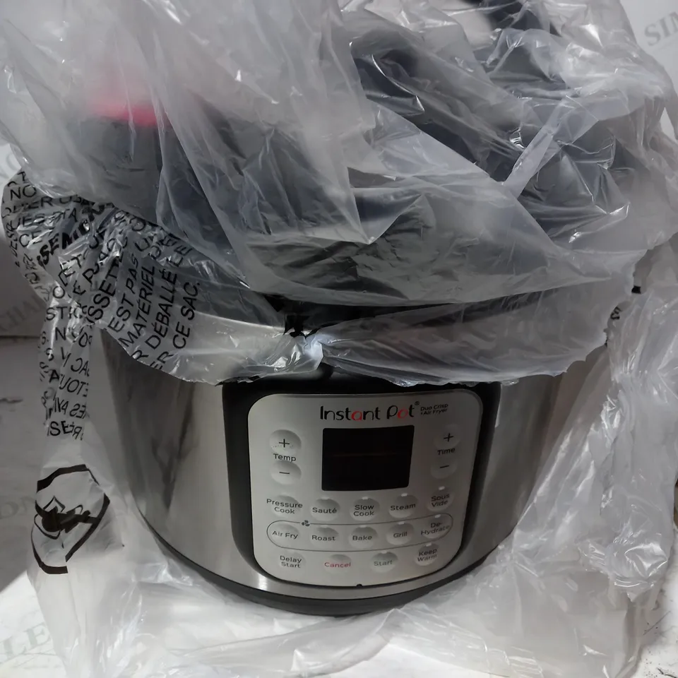 BOXED INSTANT POT DUO CRISP + AIR FRYER
