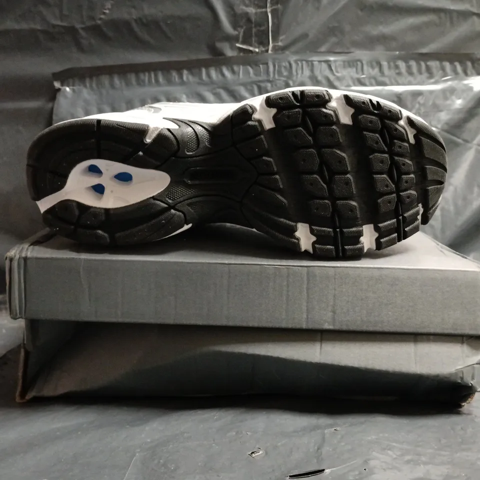 PAIR OF NEW BALANCE 530 TRAINERS IN WHITE/SILVER SIZE UK 6