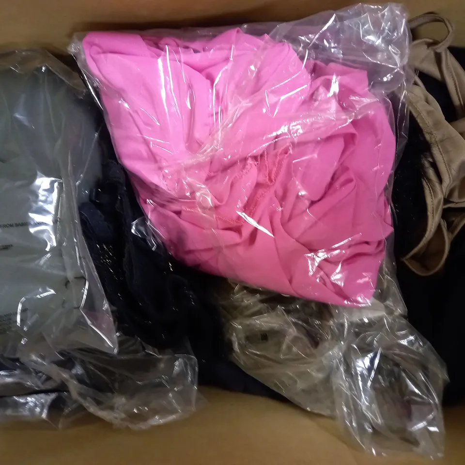 LOT OF 15 ASSORTED CLOTHING ITEMS & ACCESSORIES IN ASSORTED SIZES
