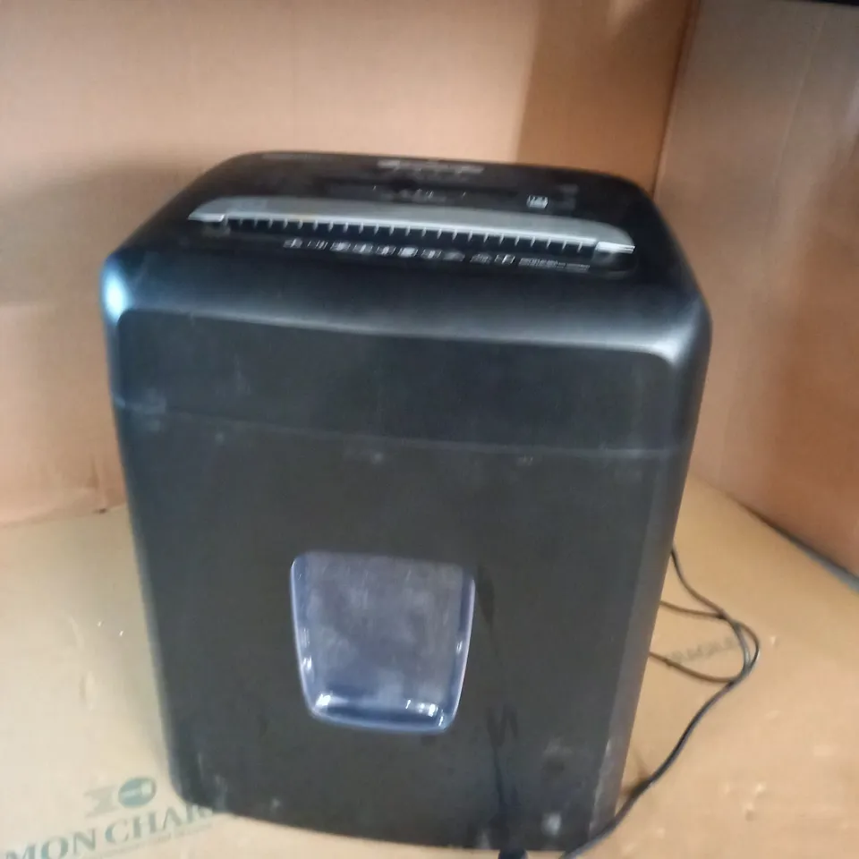 AMAZON BASICS PAPER SHREDDER