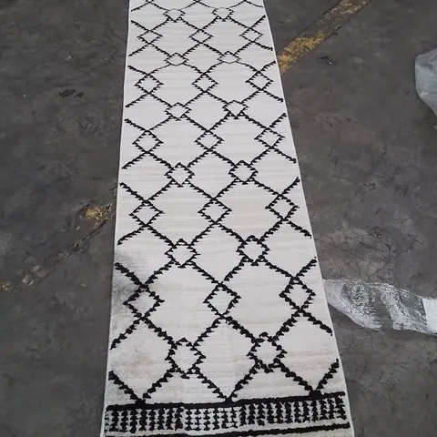 QUALITY DESIGNER AREA RUG - APPROXIMATELY 230X60CM