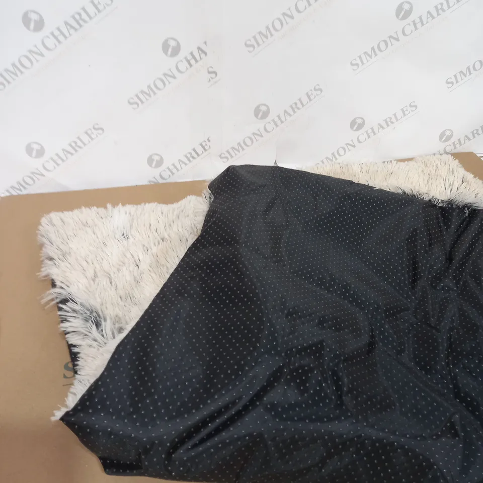 COZEE PAWS CRÈME AND BLACK FUR FLAT DOG BED 