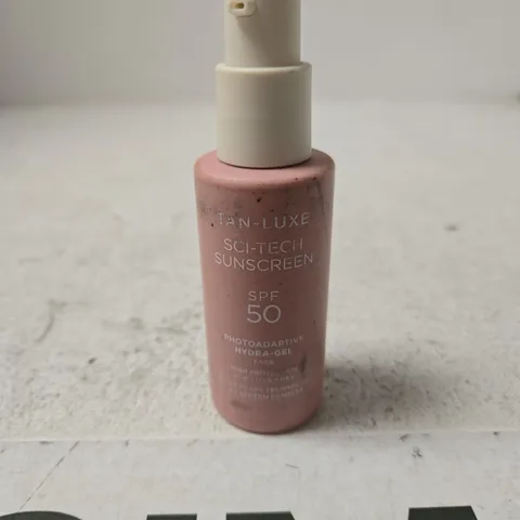 TAN-LUXE SCI-TECH SUNSCREEN SPF 50 β PHOTOADAPTIVE HYDRA-GEL (FACE)