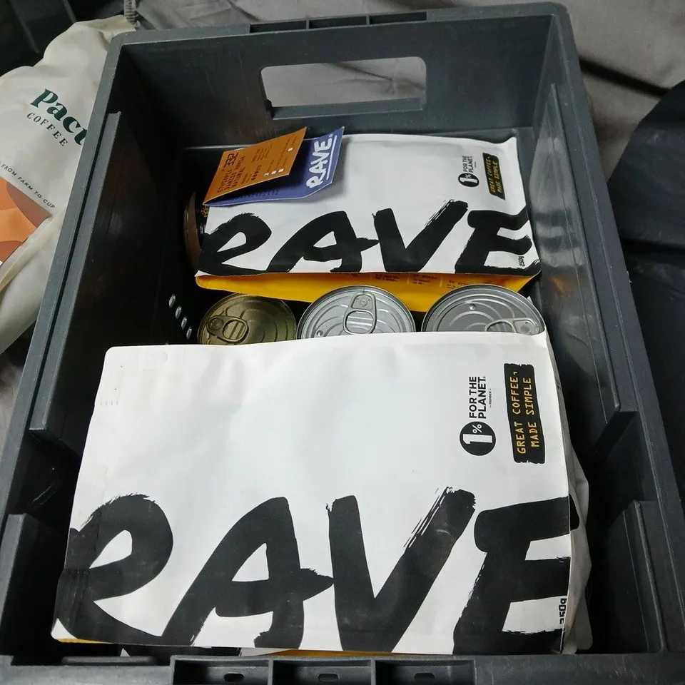 APPROXIMATELY 18 ASSORTED FOOD AND DRINK ITEMS TO INCLUDE RAVE COFFEE, CRUNCHIE ROCKS, MARS, PEPPERMINT THINS ETC