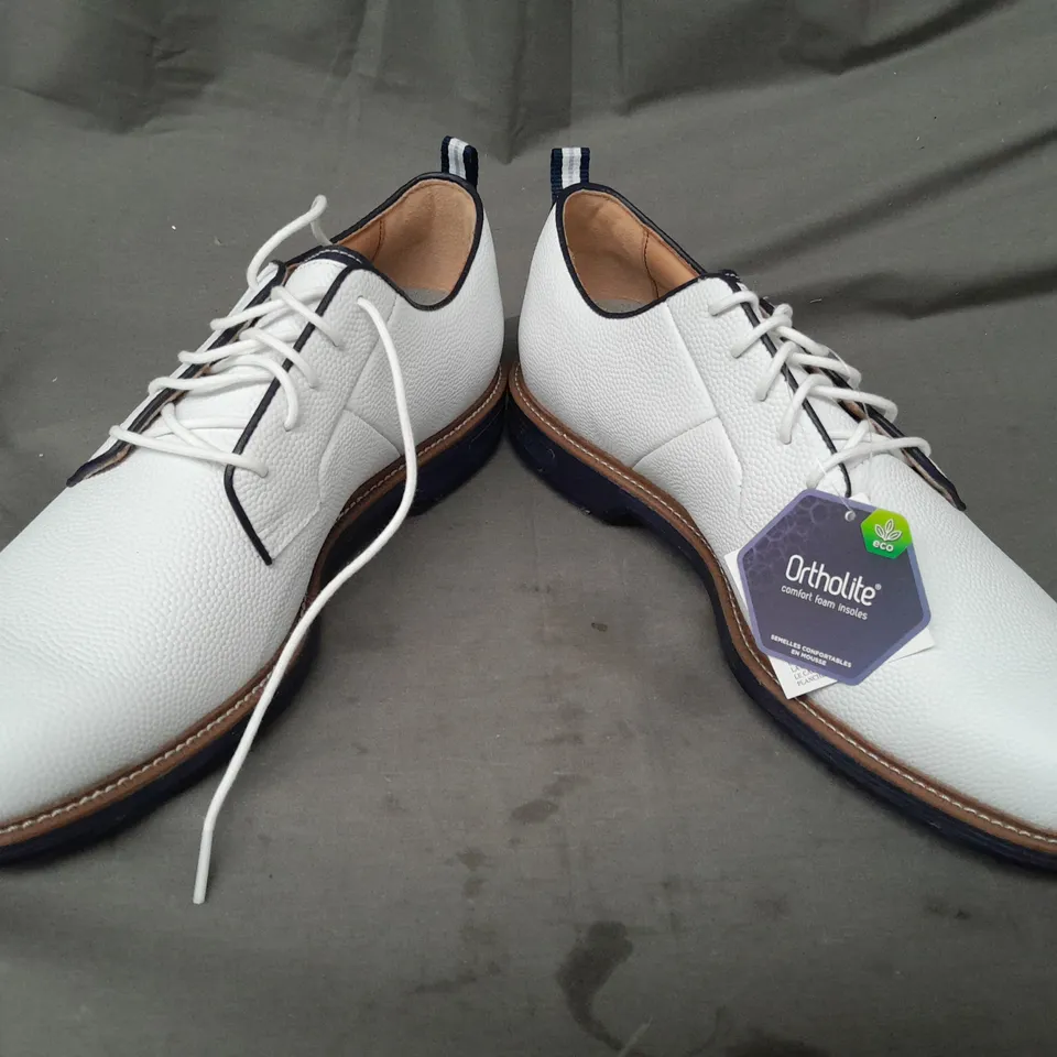 BOXED PAIR OF FOOT JOY DRYJOYS PEMIERE SERIES GOLF SHOES IN WHITE UK SIZE 10