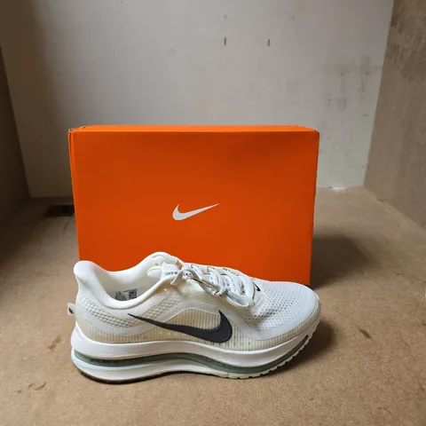 NIKE ZOOMX RUNNING SHOES β WHITE - UK SIZE 9