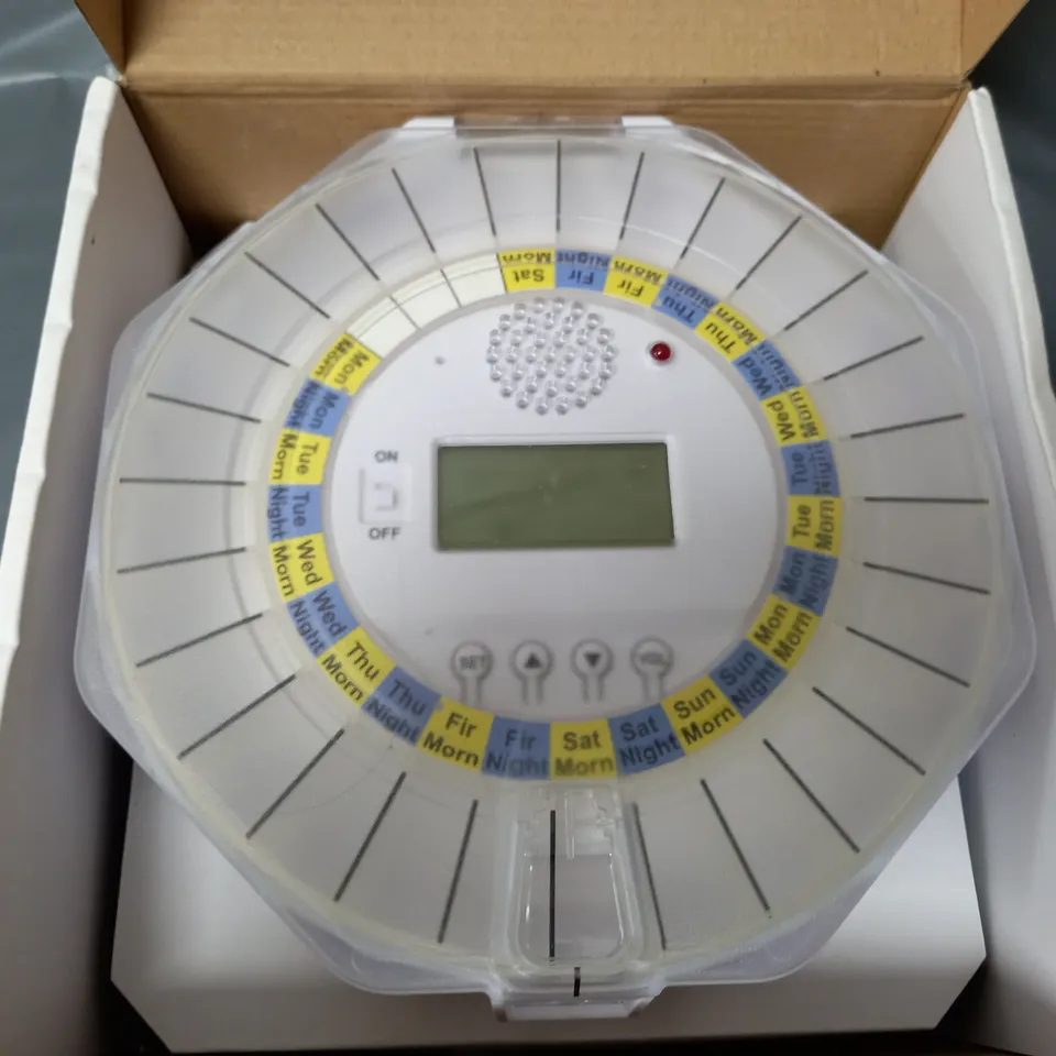 BOXED PIPPA TIPPER AUTOMATIC LOCKABLE PILL DISPENSER