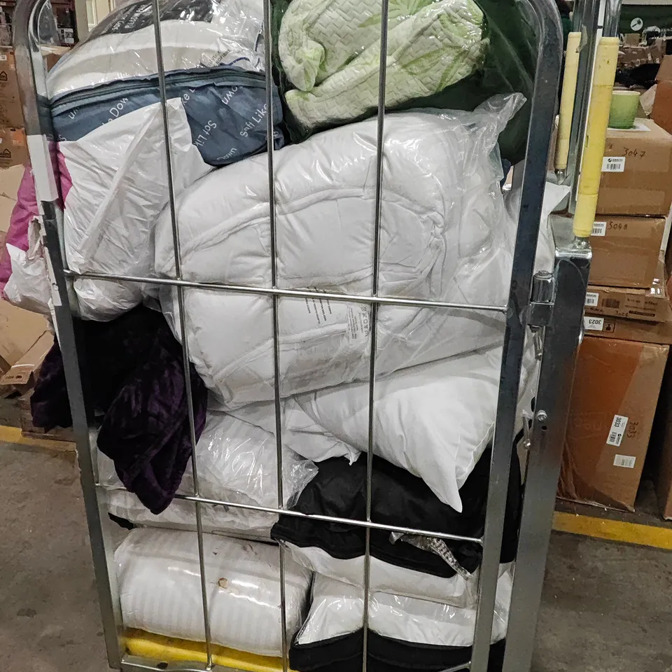 CAGE OF ASSORTED HOME FABRIC ITEMS TO INCLUDE PILLOWS, THROWS AND DUVETS