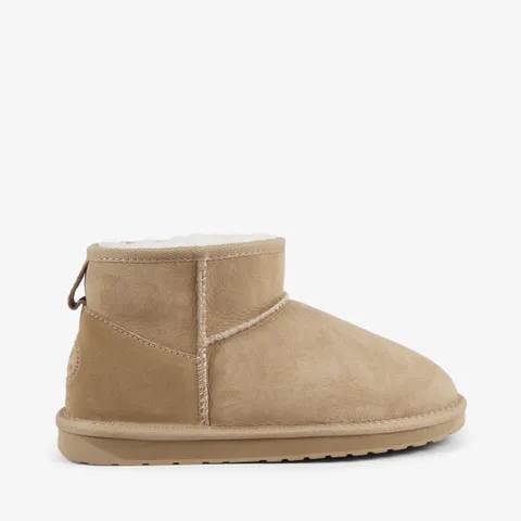 BOXED PAIR OF EMU STINGER MICRO WATER RESISTANT SHEEPSKIN BOOTS IN SAND - UK 6