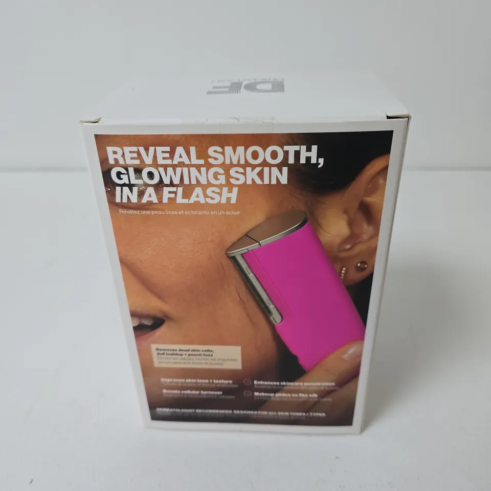 DERMAFLASH LUXE DERMAPLANING FACIAL DEVICE – PEACH FUZZ REMOVAL – BOXED