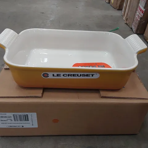 BOXED LE CREUSET STONEWARE HERITAGE 26cm RECTANGULAR DISH