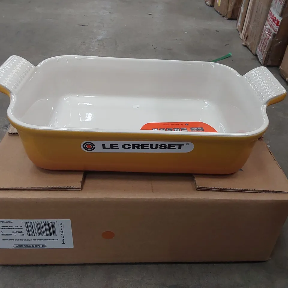 BOXED LE CREUSET STONEWARE HERITAGE 26cm RECTANGULAR DISH 