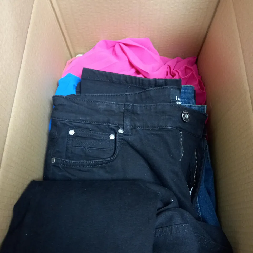 BOX OF APPROXIMATELY 10 ITEMS TO INCLUDE SKIRTS, TOPS, JEANS ETC