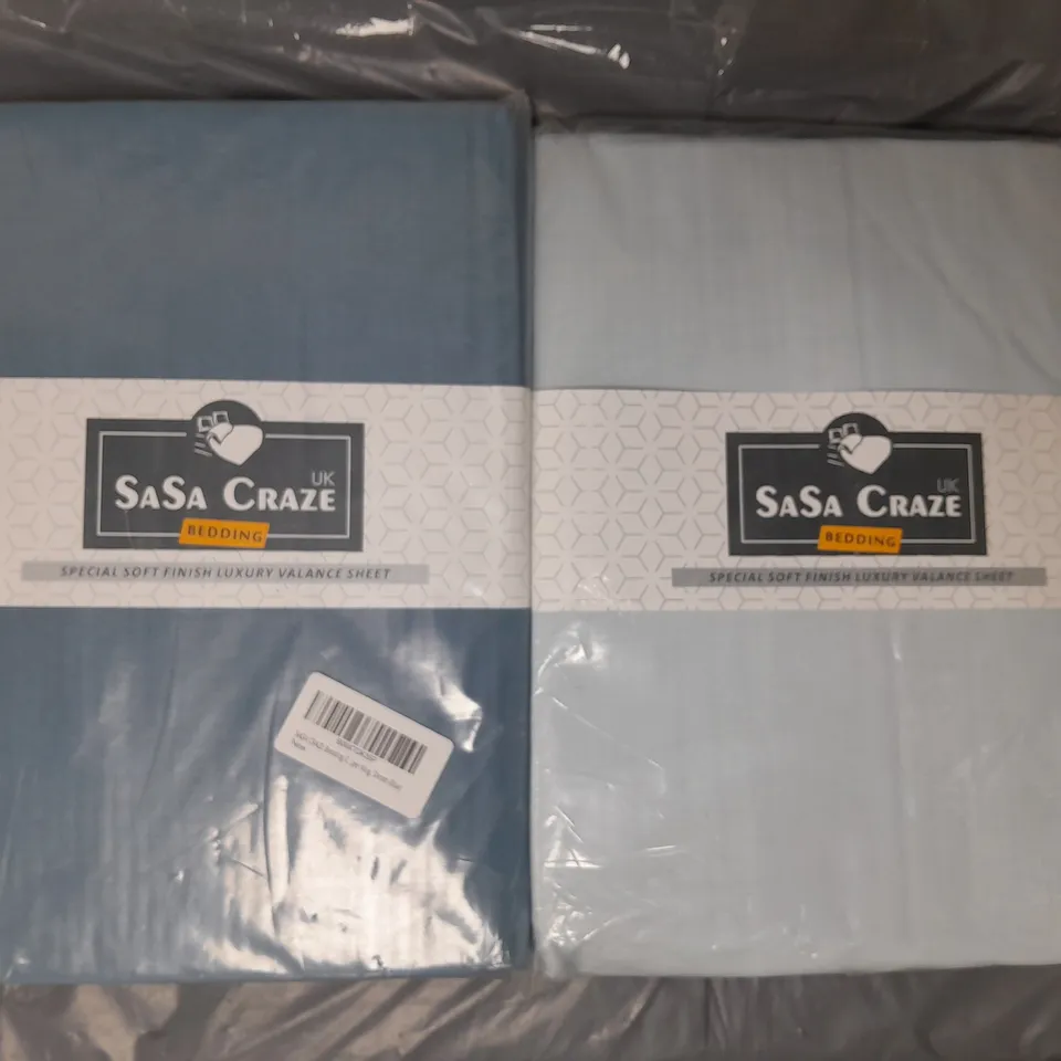 BOX OF APPROXIMATELY 8 ASSORTED BEDDING ITEMS TO INCLUDE LUXURY VALANCE SHEETS, PILLOW PAIR, ETC