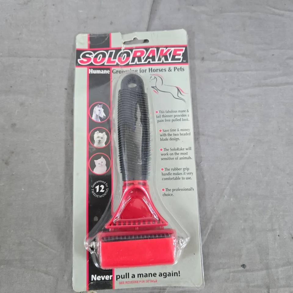 BOX OF APPROXIMATELY 10 HOUSEHOLD ITEMS TO INCLUDE: 5KG PLATE, EVOSTIK ADHESIVE AND SOLORAKE